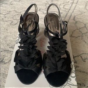 Black Lulu Townsend 3 1/2” heel size 8.5